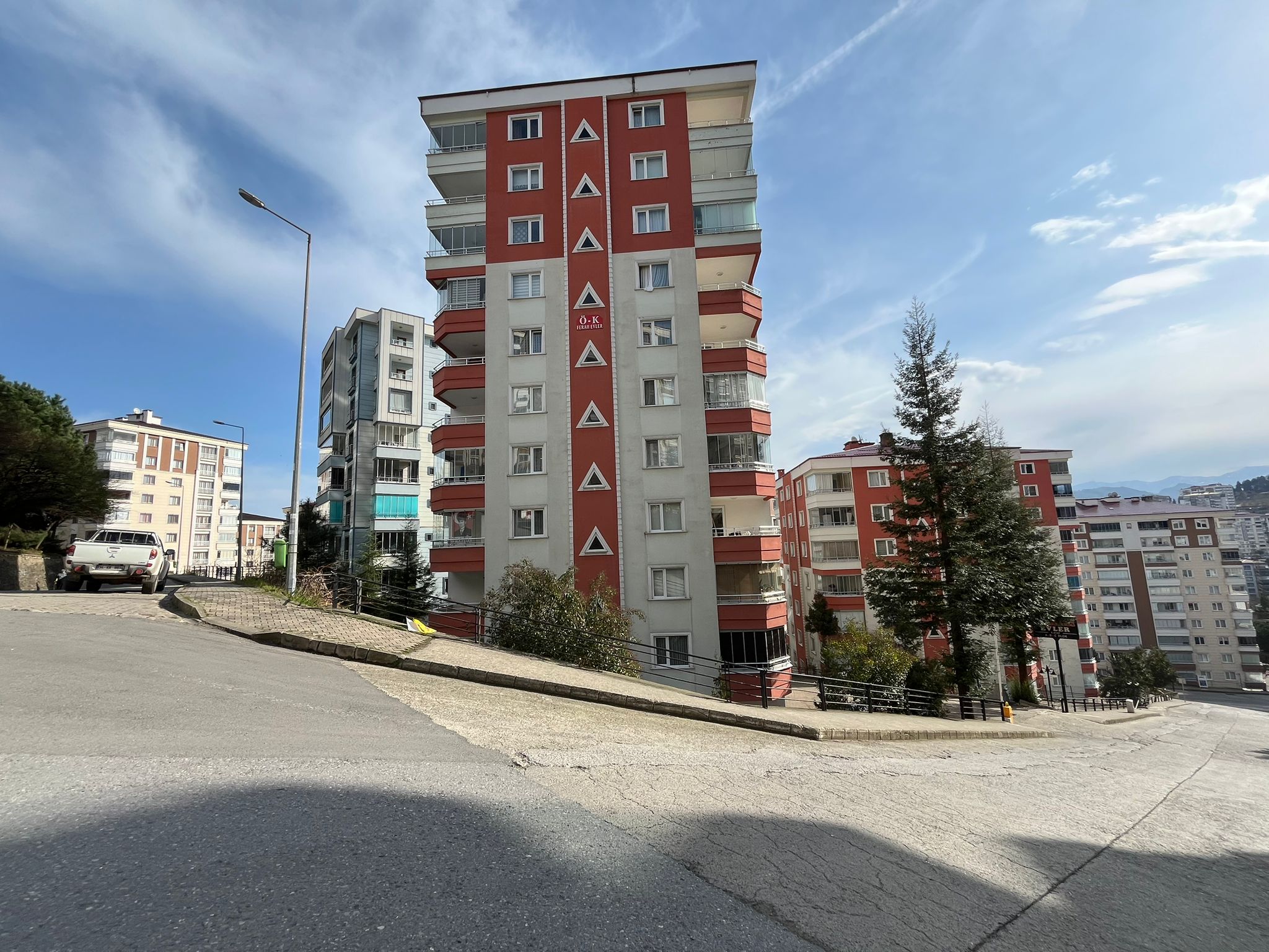 ÇUKURÇAYIR'DA 3+1 KİRALIK DAİRE